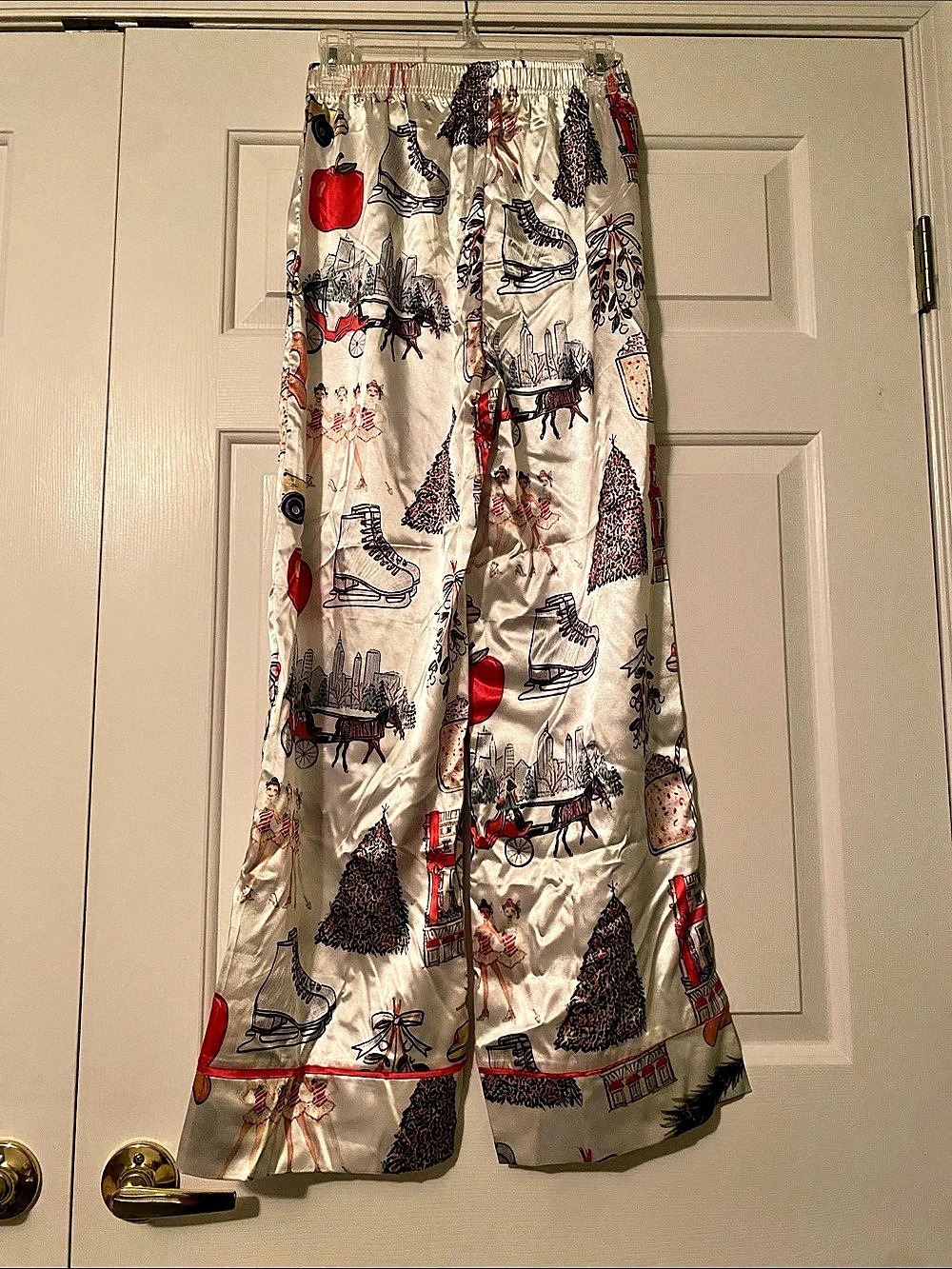 Silky Holiday pajama pants NWOT - NYC Themed Christmas - size M